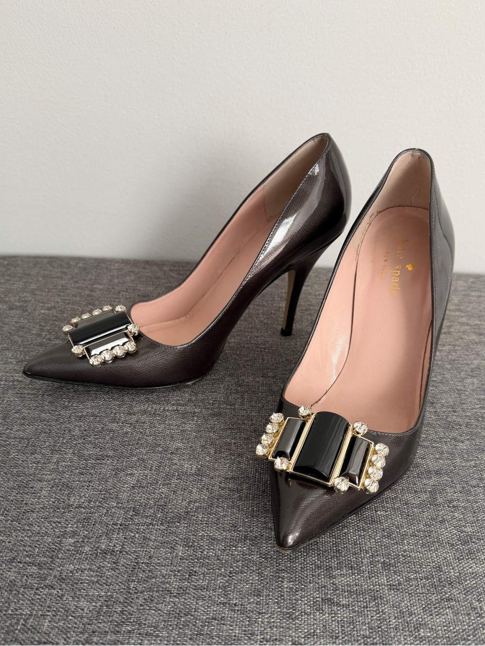 Kate Spade Dark Grey Laylee Saffiano Patent Leather Rhinestone Pumps 7.5 Sparkly